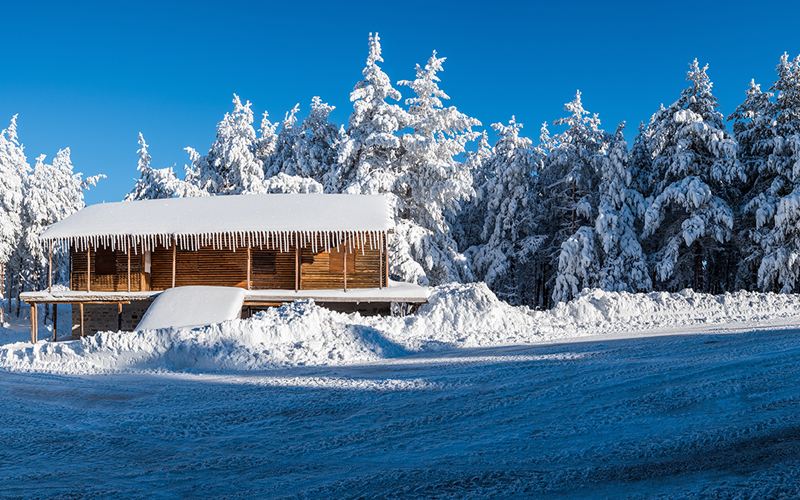 How to prevent and remove ice dams on log homes
